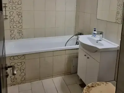 Apartament de inchiriere Sector 1 Bucuresti baie spatioasa